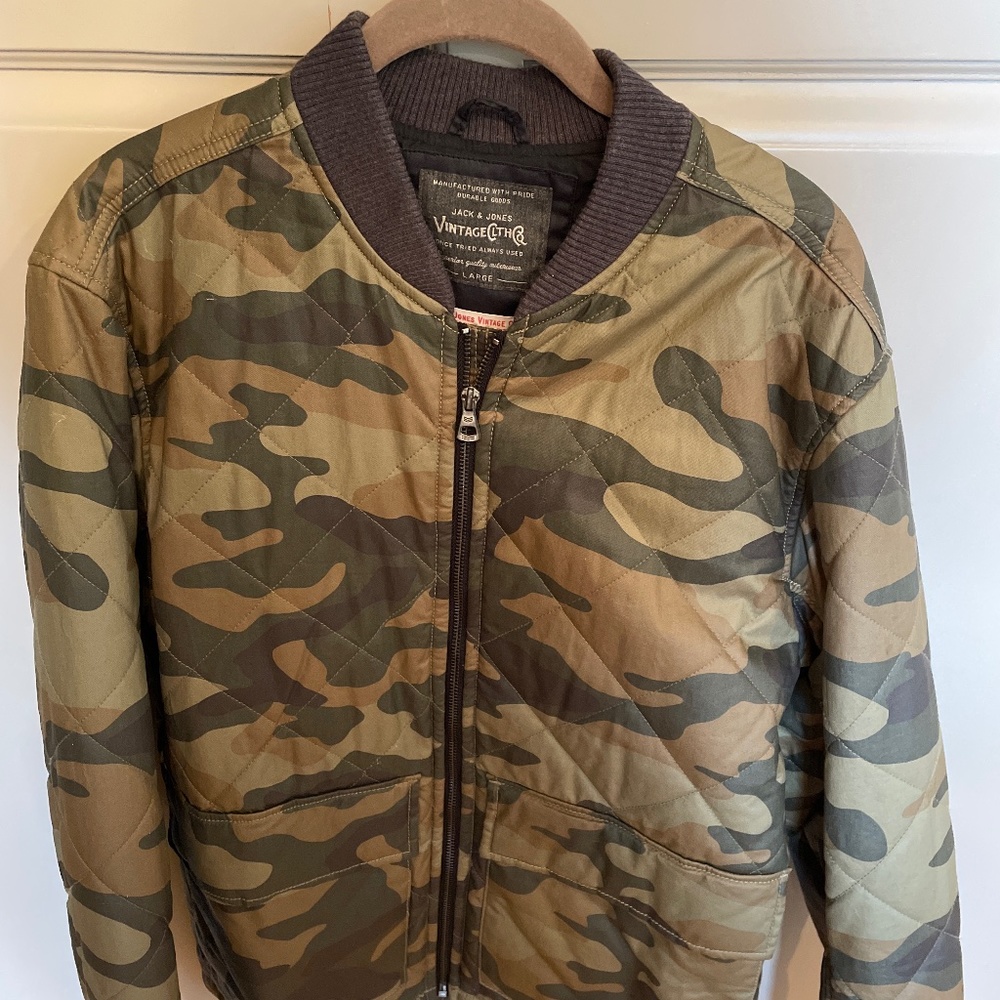 Men’s camouflage bomber jacket